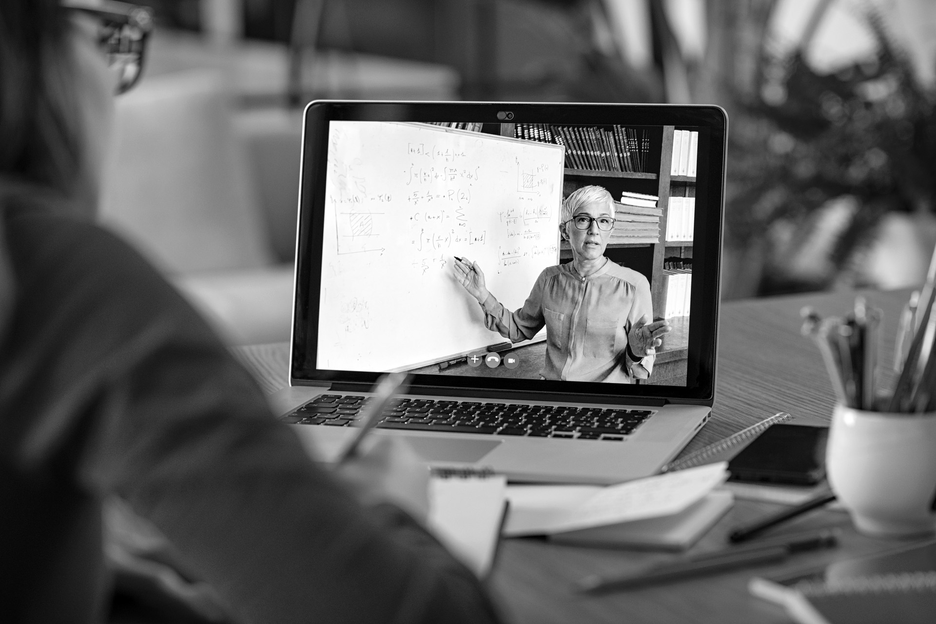 Online learning - live broadcast of a physical classroom